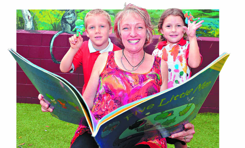EFFORTS HONOURED: Chevallum State School teacher Michelle Scheu, who has been given a national teaching award, with Ali Poland and Greta Forbes. EFFORTS HONOURED: Chevallum State School teacher Michelle Scheu, who has been given a national teaching award, with Ali Poland and Greta Forbes.